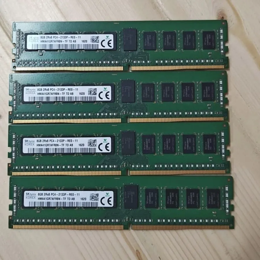 Модуль памяти SK Hynix 8GB (1x 8GB) PC4-2133P DDR4 ECC Server RAM HMA41GR7AFR8N-