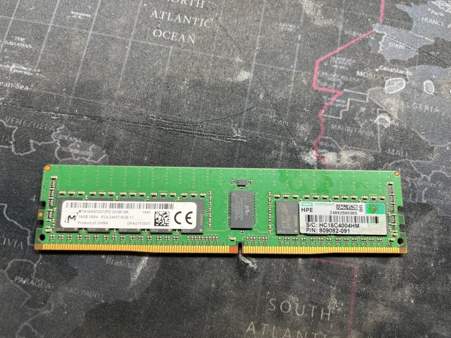Модуль памяти Micron MTA18ASF2G72PZ-2G3B1 16GB DDR4-2400 2RX8 ECC REG RoHS