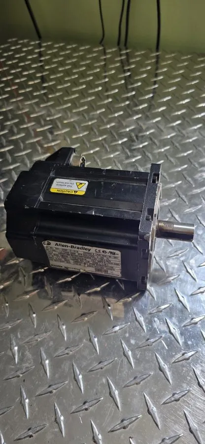 Серводвигатель Allen-Bradley MPL-A420P-H-X115 SER A AC Servo Motor 7042-00-0001