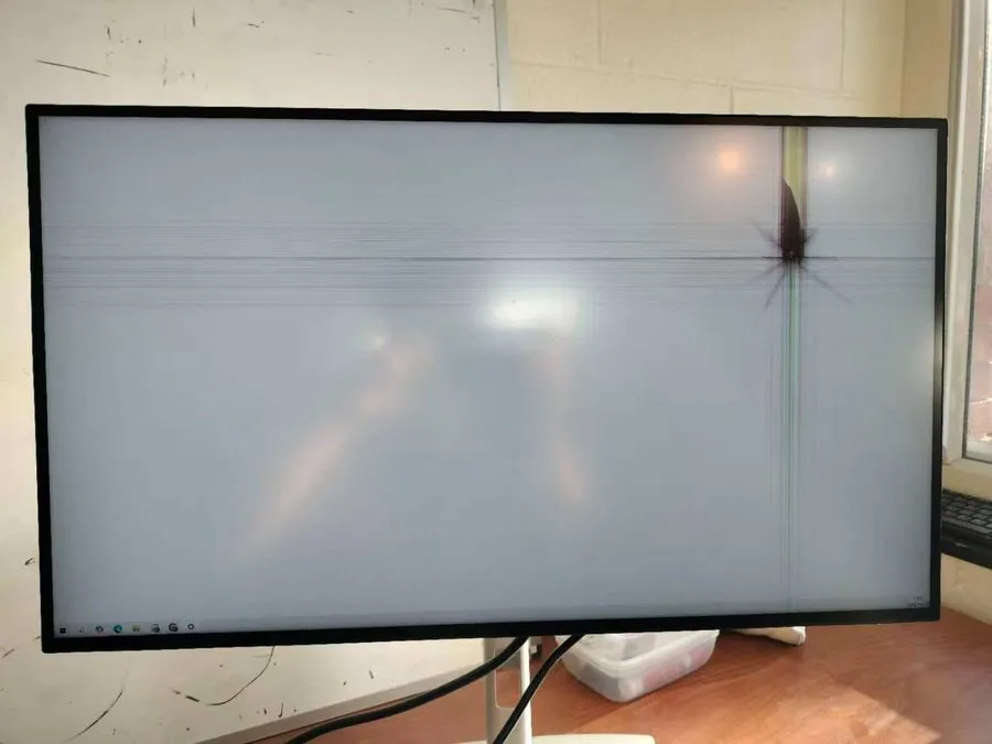 Монитор Dell UltraSharp U2723QE 27" 4K UHD LED Monitor (LINE ON SCREEN)