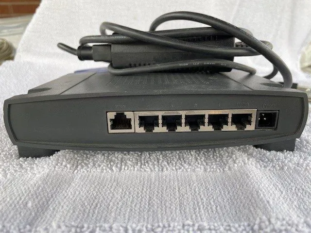 Маршрутизатор Linksys BEFSR41 4-Port 10/100 Wired Router v4