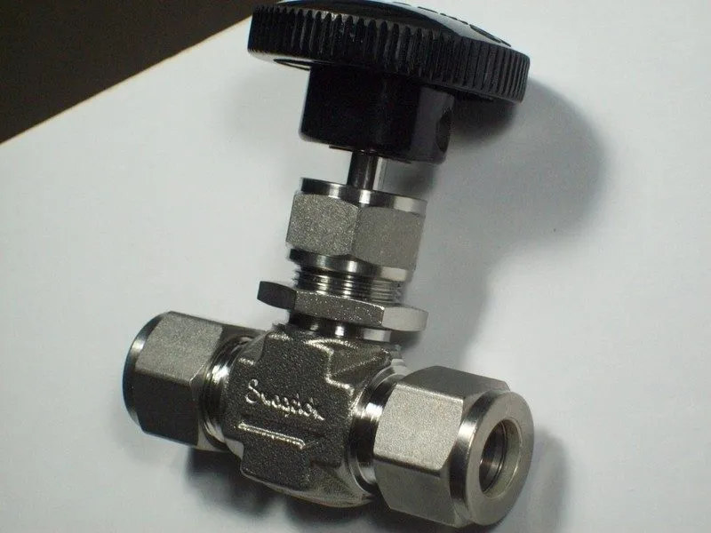 Клапан SWAGELOK SS-1RS8 NEEDLE VALVE STAINLESS STEEL 1/2" TUBING