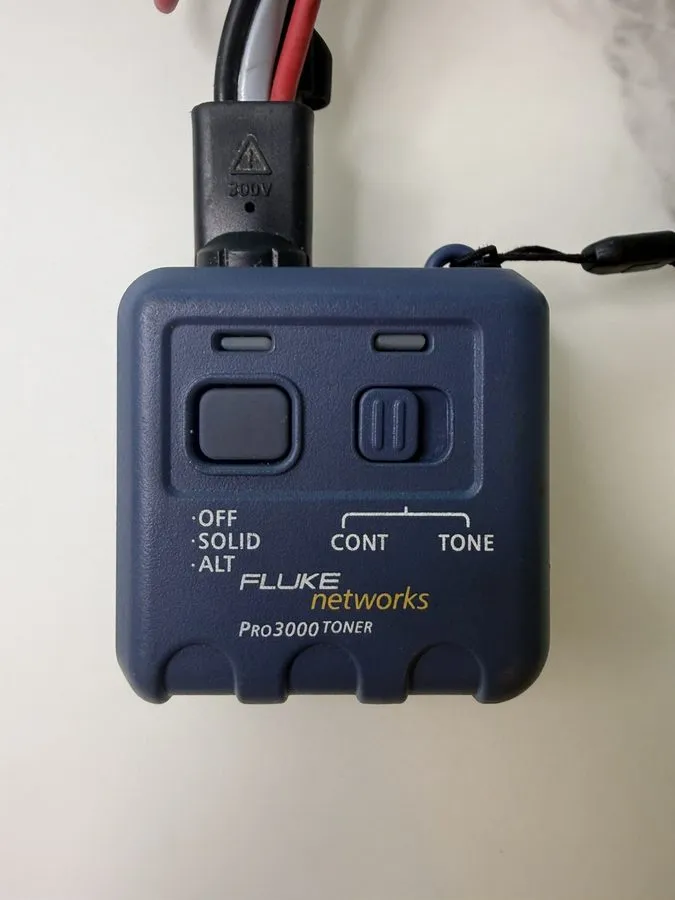 Тестер Analogowy lokalizator par PRO3000 Fluke Networks