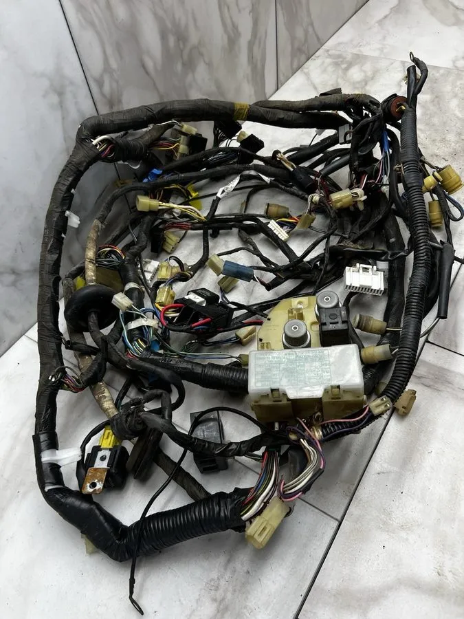Жгут проводов 1986 2.4 TOYOTA PICKUP TRUCK Wiring 22RE AT 4x4 Cab Harness 82131- — фото лота 1