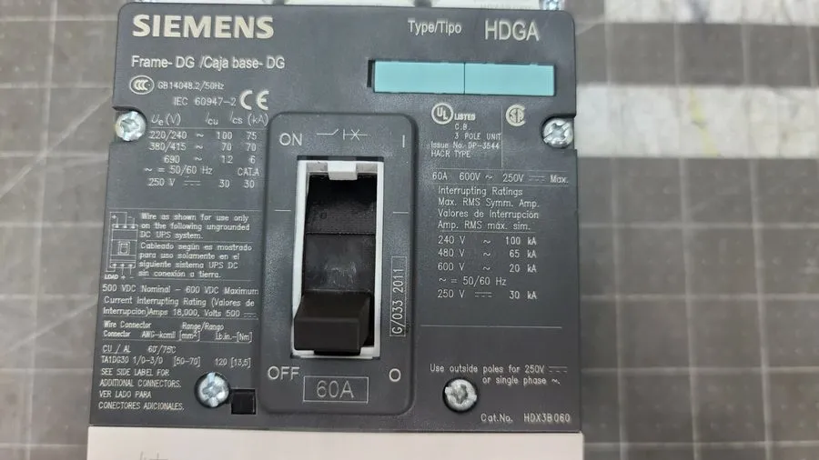 Автоматический выключатель SIEMENS 3VL2106-2KN33-0AA0, CIRCUIT BREAKER, 3 POLE,  — фото лота 1
