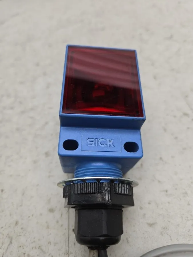 Фотоэлектрический датчик Sick WLR2100-D5310S12 Smart Zone Control Photoelectric  — фото лота 2