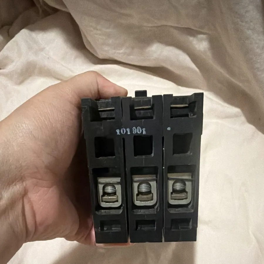 Автоматический выключатель Siemens Sentron HED43B060 60A 3-Pole 480V AC Bolt-On  — фото лота 2