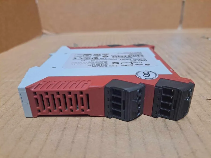 Реле безопасности Allen-Bradley Guardmaster GSR EM Safety Relay 440R-EM4R2 Ser A