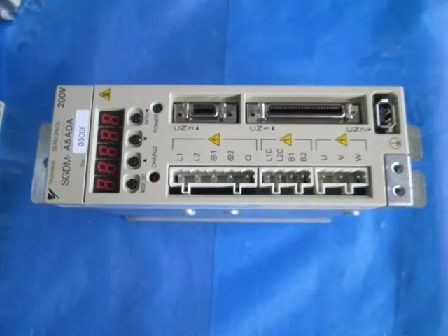 Серводвигатель Yaskawa Electric 0.05kW Servopack Servo Motor Drive SGDM-A5ADA