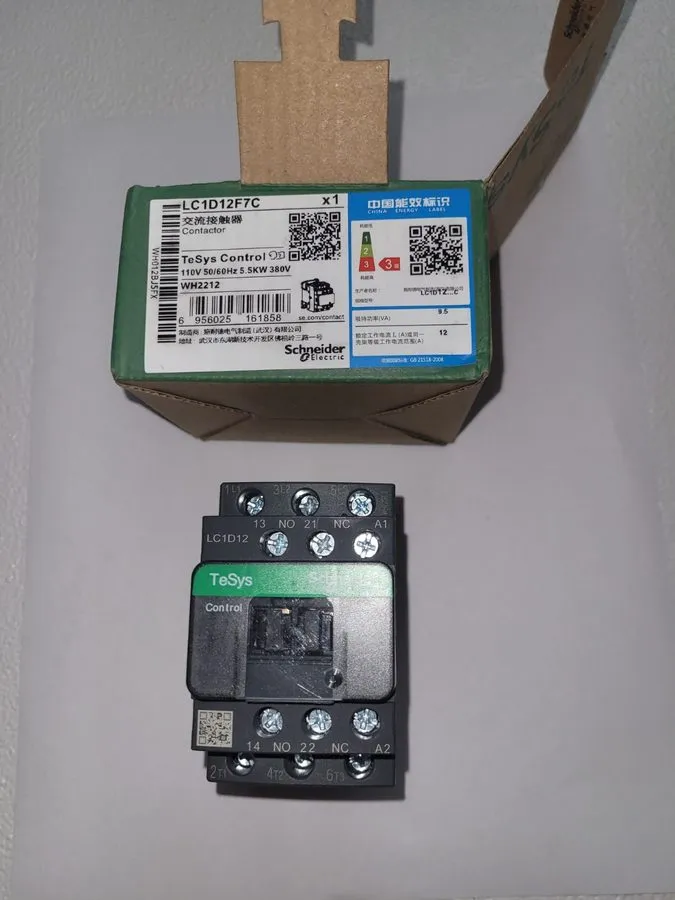 Контактор Schneider Electric TeSys D LC1D12 IEC Contactor 12A AC 110-120V Coil 3