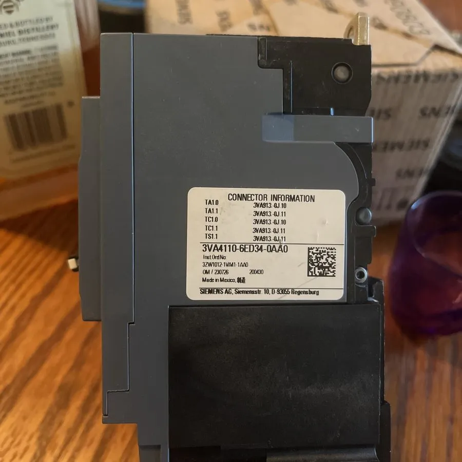 Автоматический выключатель Siemens 3VA4110-6ED34-0AA0 100 Amp 600Y/347 VAC 3 Pol