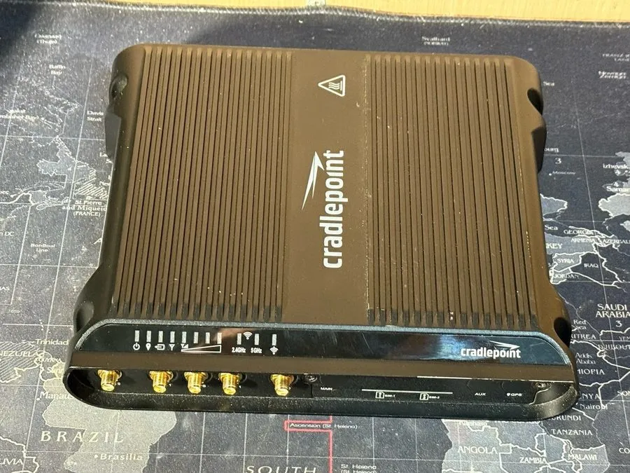 Маршрутизатор Cradlepoint IBR1700-1200M-B Ruggedized Mobile Wireless Router 4G