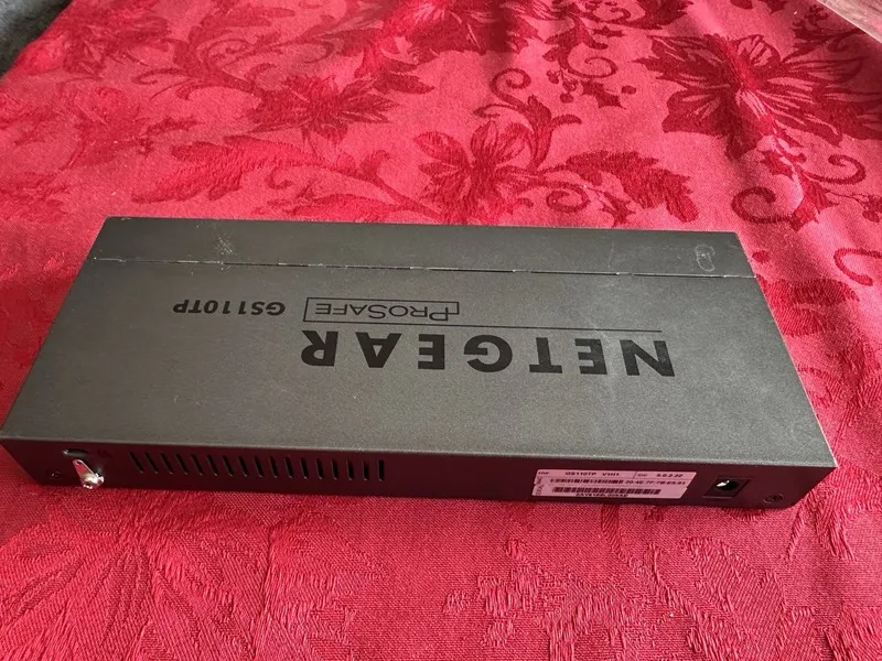 Коммутатор NETGEAR GS110TPv3 8 Port Gigabit PoE+ Ethernet Smart Switch 2 SFP GS1