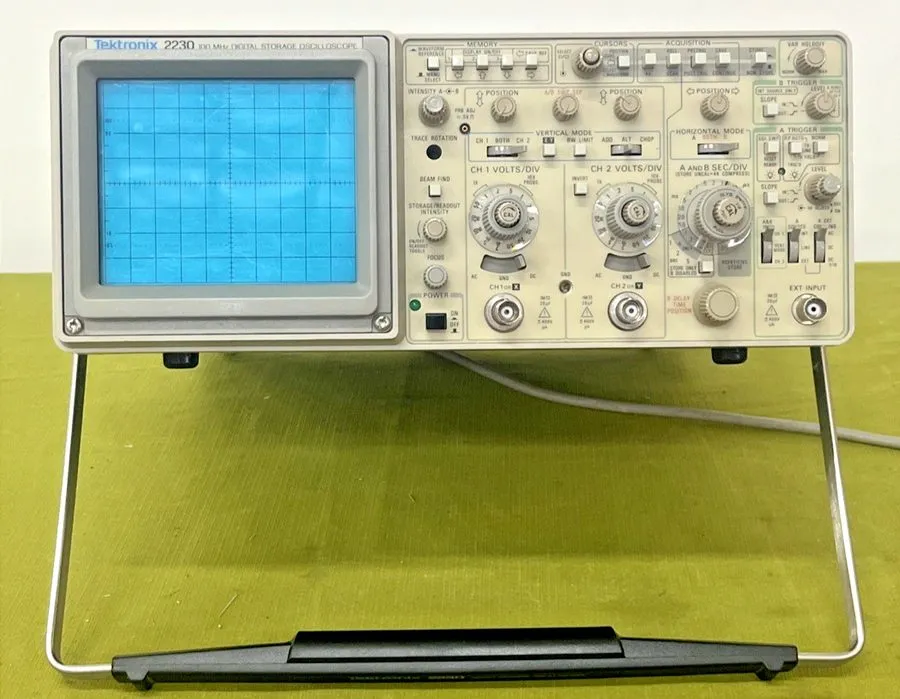 Осциллограф Tektronix 2230 100mhz Digital Storage Oscilloscope (YTH44)