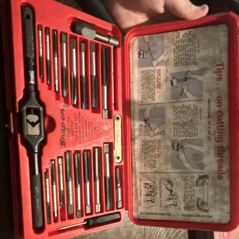 Режущий инструмент SNAP-ON METRIC TAP AND DIE SET #TDM117A (MISSING 1 TAP)