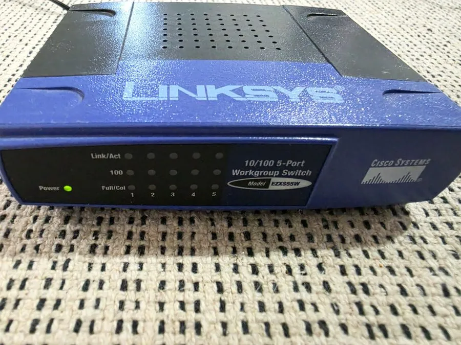 Коммутатор Cisco Linksys 10/100 5-Port Workgroup Switch Model: EZXS55W