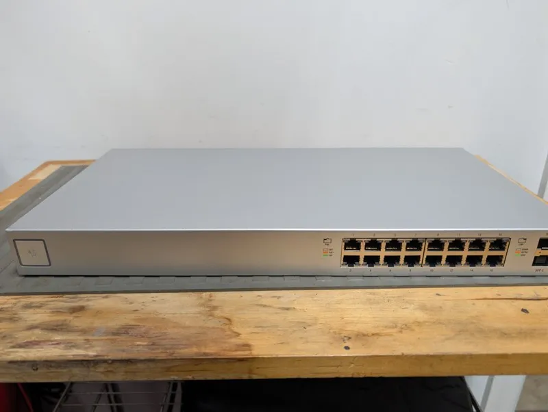 Коммутатор Ubiquiti UniFi US-16-150W 16-Port Gigabit Managed PoE+ Switch