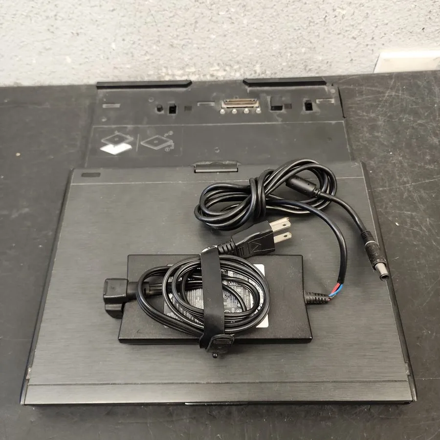 Док-станция DELL LATITUDE XT2 Laptop PP12S Notebook 60GB HDD 1.2GB RAM & PR12S D — фото лота 1