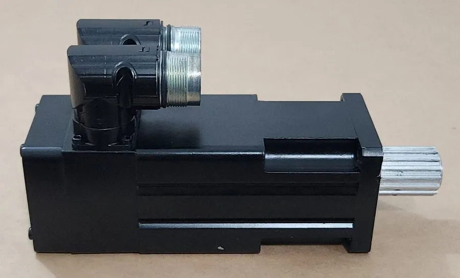 Серводвигатель Allen-Bradley MPL-B1530U-EJ42AA Inverter Duty Servo Motor