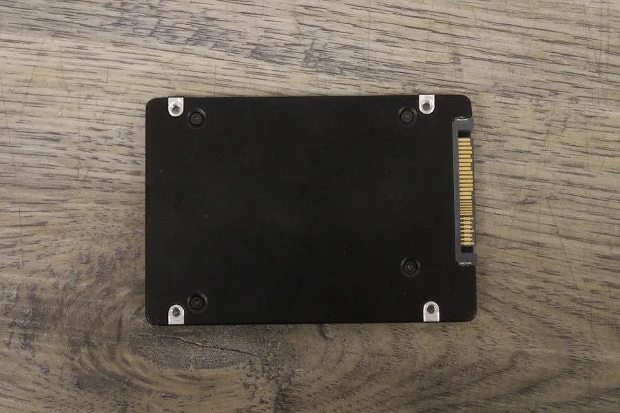 SSD-накопитель MZ-QL23T80 Samsung PM9A3 Series 3.84TB PCI-E NVMe U.2 2.5 SSD MZQ