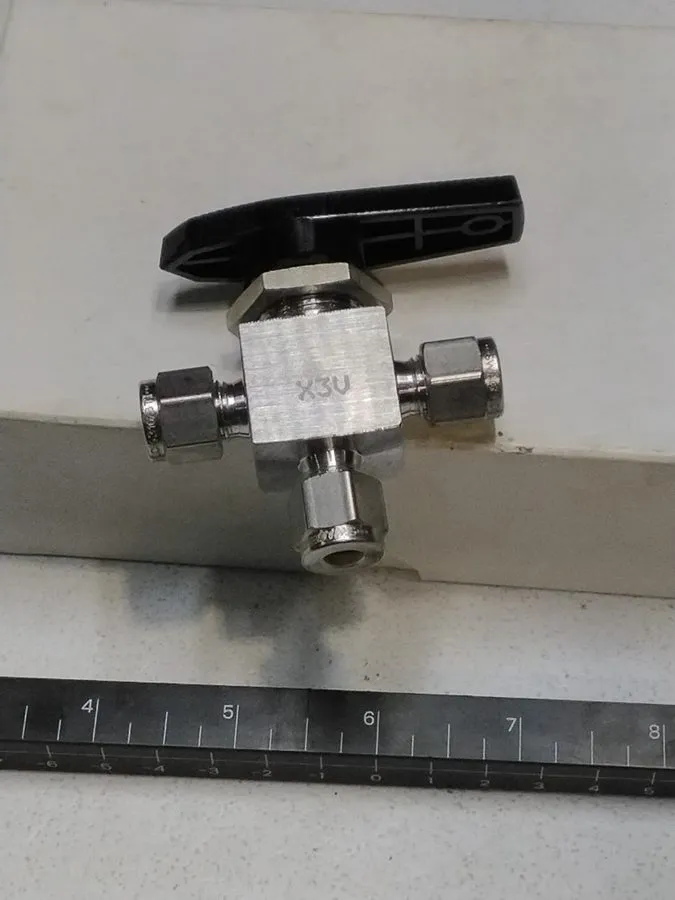 Клапан Swagelok SS-43GXS4 Three way ball valve shipping