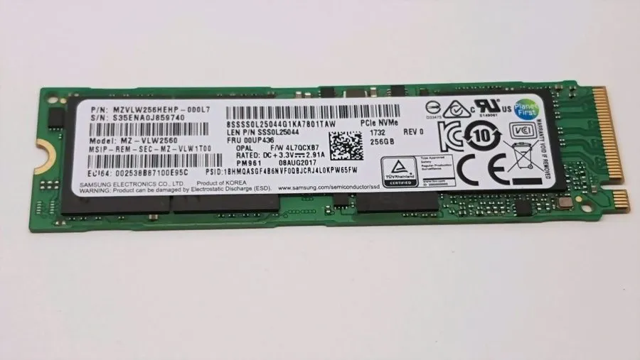 SSD-накопитель Samsung PM961 256GB M.2 2280 NVMe PCIe SSD MZVLW256HEHP 99% Healt