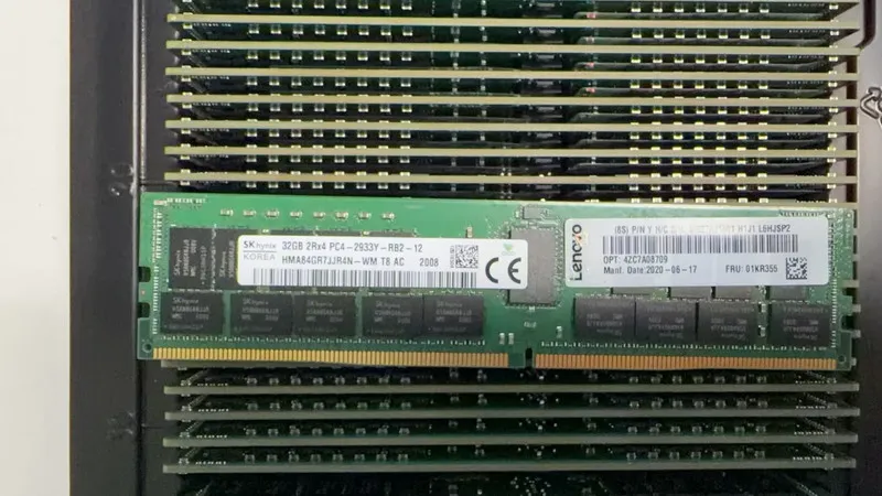 Модуль памяти 01KR355 Lenovo 32GB 2RX4 DDR4 PC4-2933Y 4ZC7A08709 HMA84GR7JJR4N-W