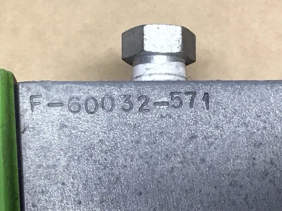 Клапан Manual Vacuum Gate Valve 4cm ID Stainless Steel F-600325-571 Switzerland — фото лота 2