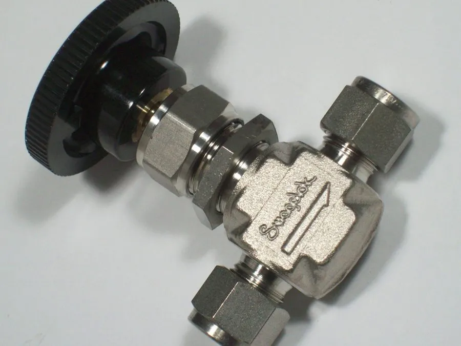 Клапан Swagelok SS-1VS6 Stainless Steel Integral Bonnet Needle Valve FNSP