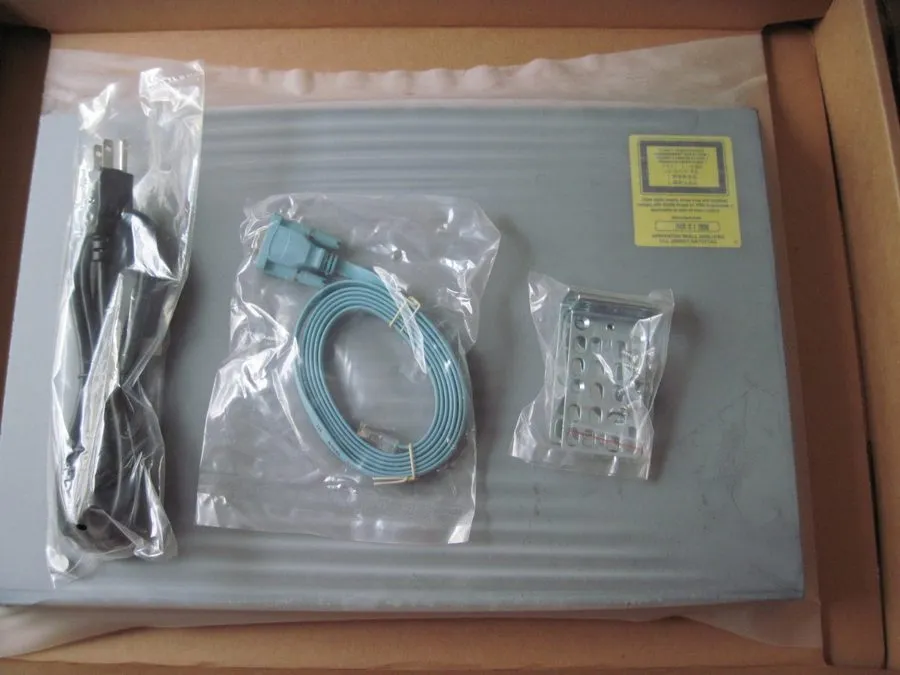 Коммутатор Cisco Catalyst WS-C3560-24PS-S 24-Port 10/100 POE Fast Ethernet Switc