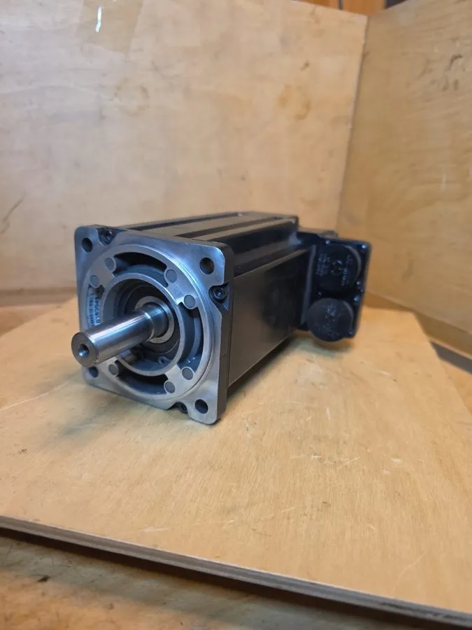 Серводвигатель Allen Bradley MPL-A330P-HK22AA Kinetix Brushless Servo Motor 230V