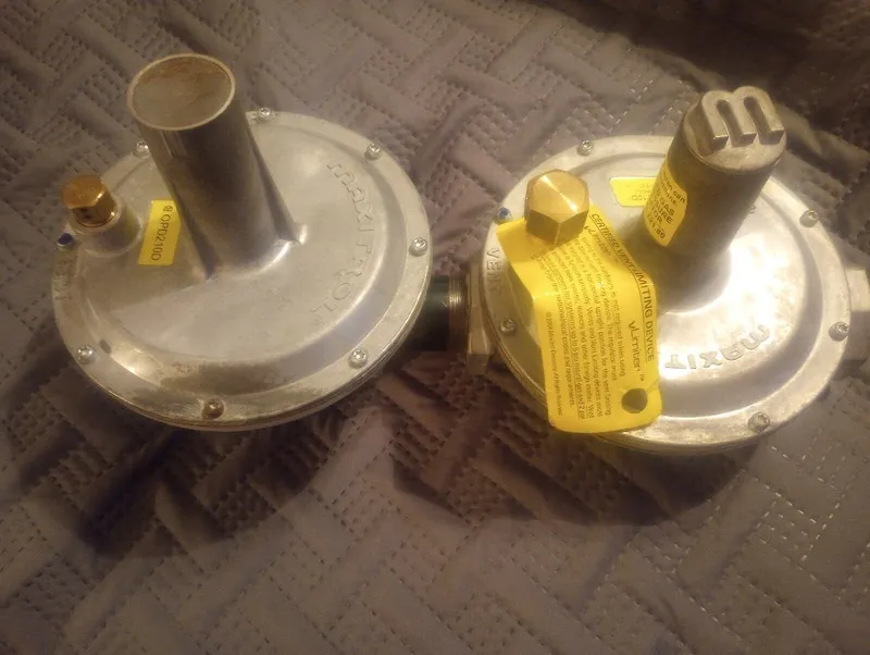 Трубопроводная арматура MAXITROL 325-7AL210D 1-1/2" NPT OPD Gas Regulator Limite