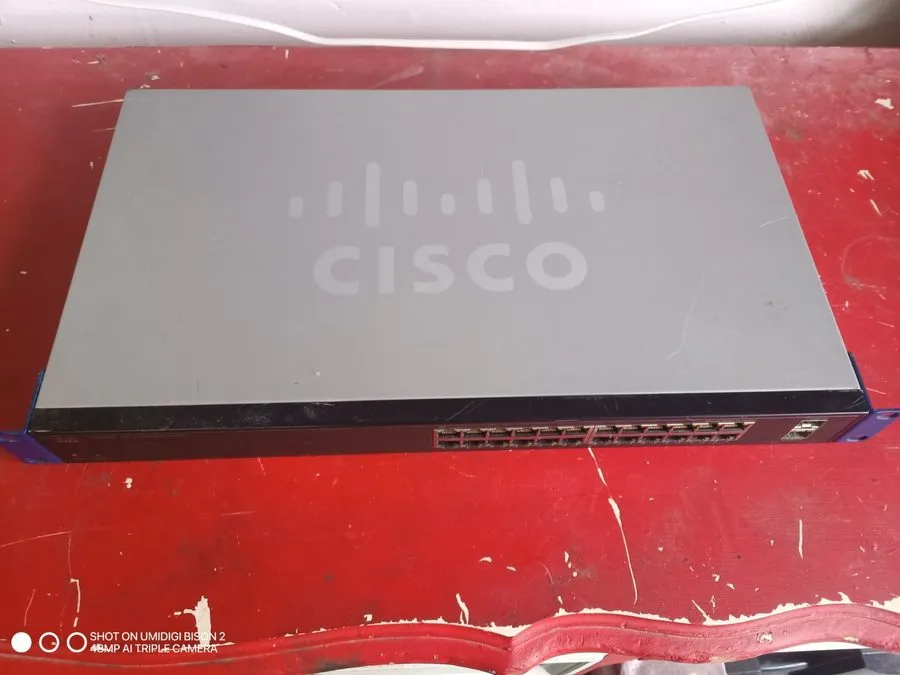 Коммутатор Cisco Linksys SLM2024 24-Port 10/100/1000 Gigabit Smart Switch
