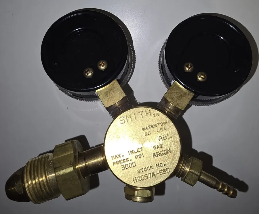 Трубопроводная арматура Smith H2057A-580 Argon Gas Regulator Dual Gauge CGA 580  — фото лота 2
