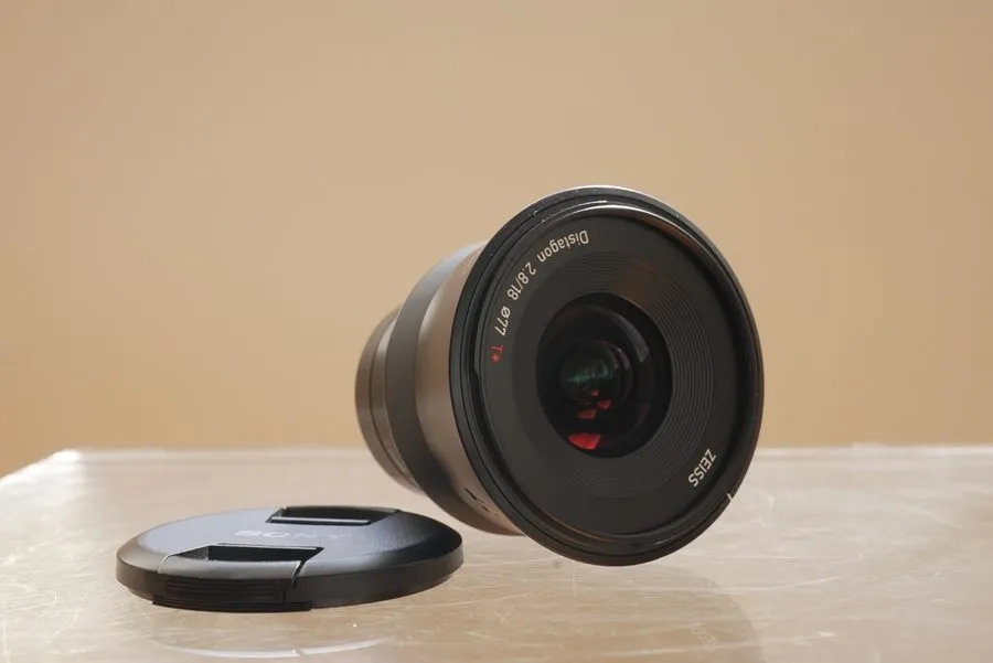 Объектив ZEISS Batis 2136-691 18mm f/2.8 Lens — фото лота 1