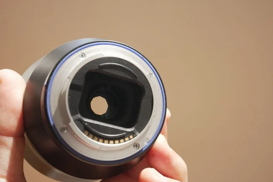 Объектив ZEISS Batis 2136-691 18mm f/2.8 Lens — фото лота 2