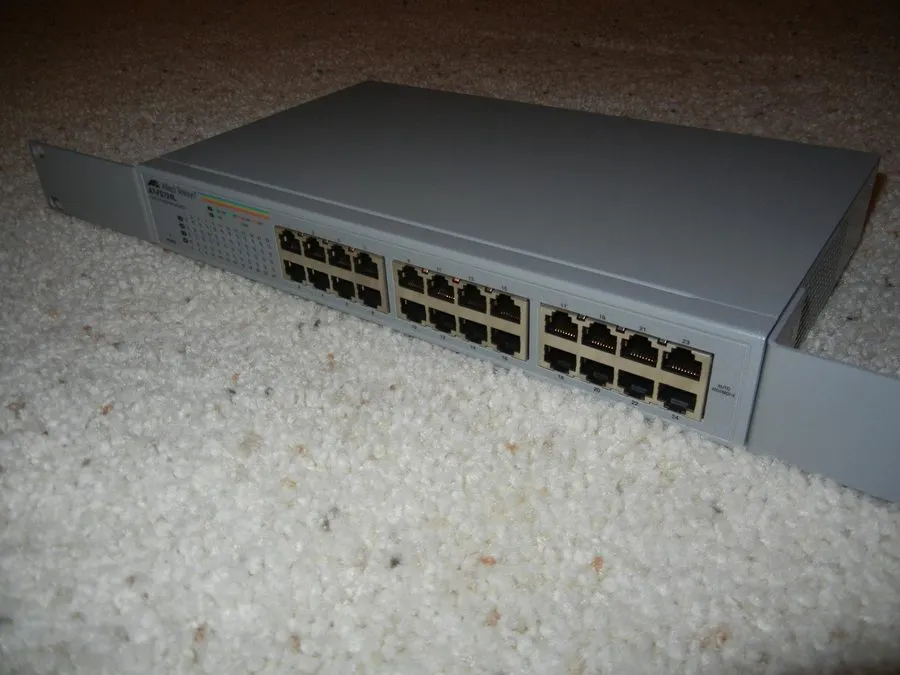 Коммутатор Allied Telesyn AT-FS724L 0/100TX x 24 port unmanaged Eco-friendly Fas