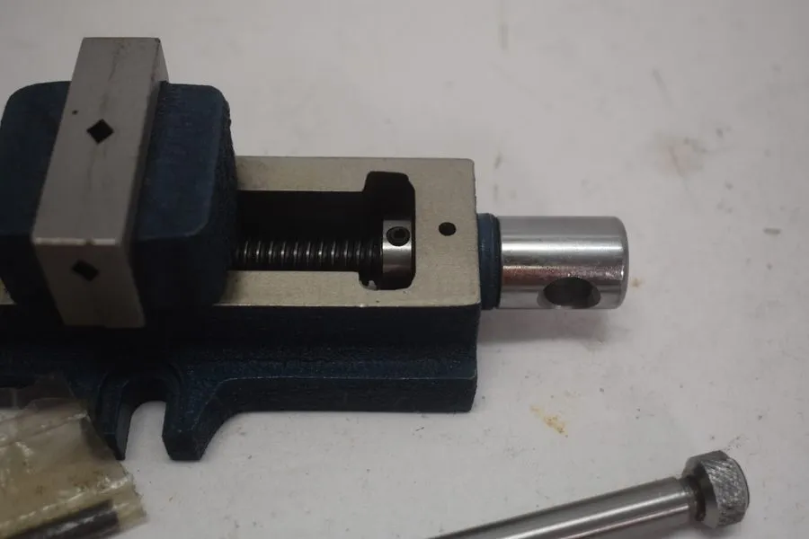 Режущий инструмент 4” Wide Self-Centering Milling Machine Vise Low Profile IN-GS
