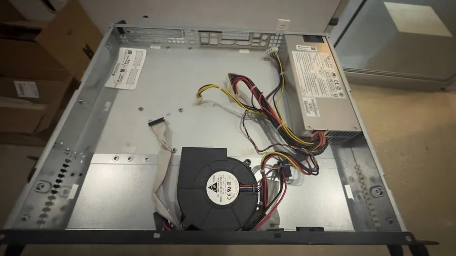 Корпус сервера Supermicro 1U server chassis CSE-512L-200B 260W PSU 14" Depth Bul