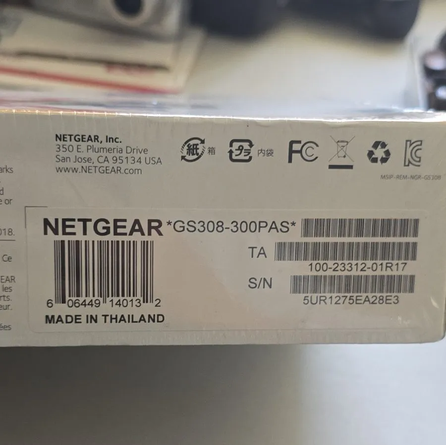 Коммутатор NETGEAR GS308 8-Port Gigabit Ethernet Unmanaged Switch Desktop Wall M — фото лота 2
