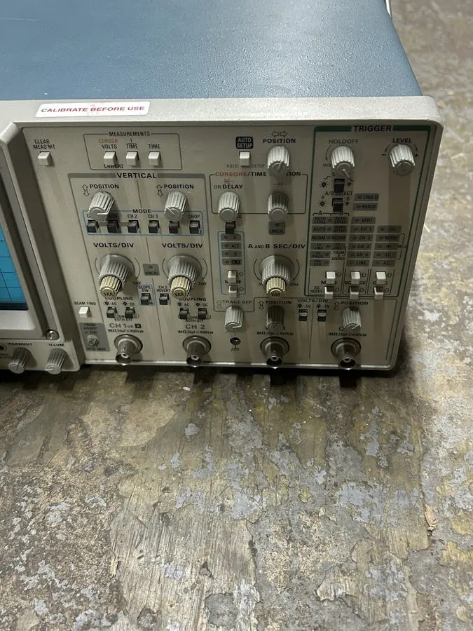 Осциллограф Tektronix 2245A 100MHz 4 Channel Analog Oscilloscope — фото лота 2