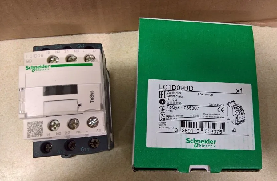 Контактор Schneider LC1D09BD TeSys D Contactor 9A 24VDC Coil + LAD4TBDL 3 Pole