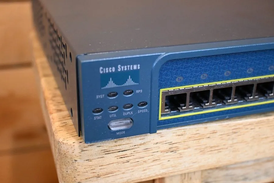 Коммутатор Cisco Catalyst 2950 Series (WS-C2950-24) External Switch w/ 24 Ports