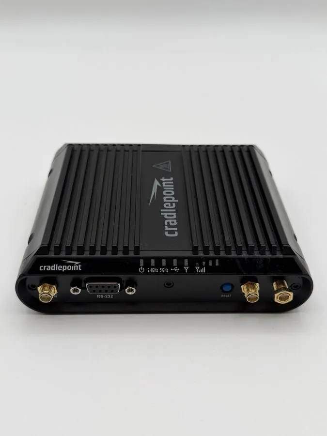 Маршрутизатор Cradlepoint IBR1100LP6 Compact Rugged Dual Band Cellular LTE Modem