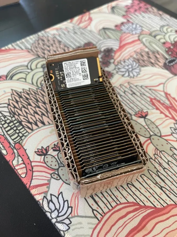 SSD-накопитель SAMSUNG PM991 256GB M.2 NVMe 2242 SSD MZALQ256HAJD-000L1