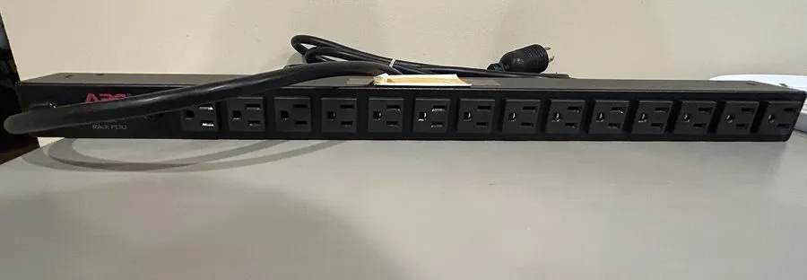 Блок розеток PDU APC AP9551 0U Vertical Basic Rack PDU 20A, 120V, 14-Outlet