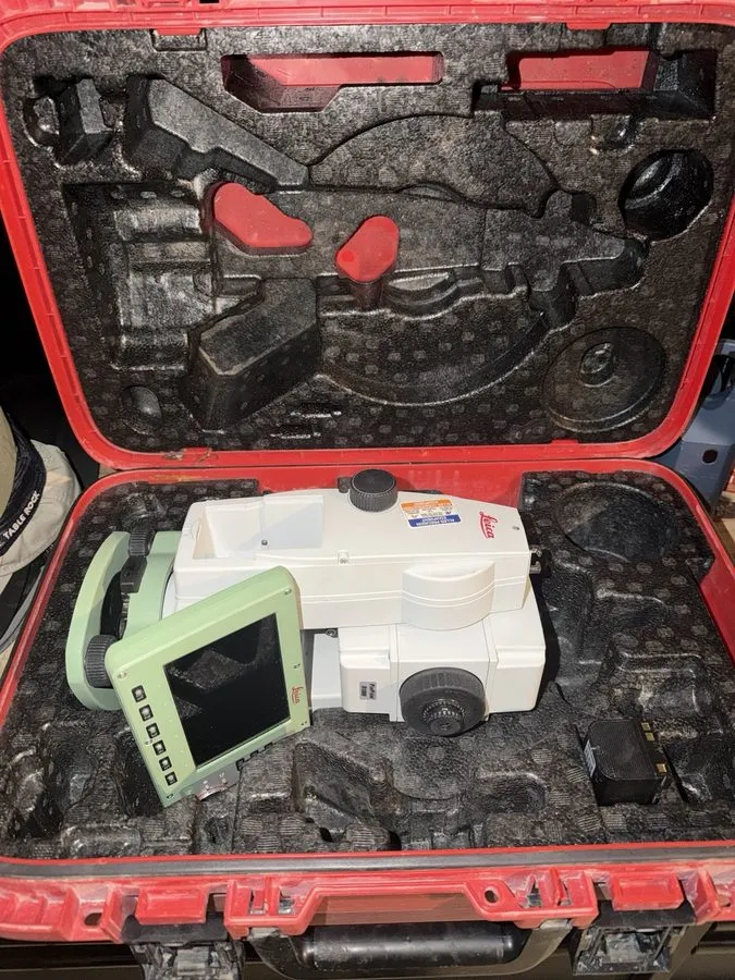 Тахеометр LEICA TS16 1" PinPoint R500 Robotic Total Station With Windows Tablet — фото лота 1