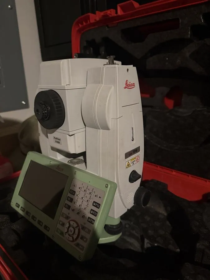 Тахеометр LEICA TS16 1" PinPoint R500 Robotic Total Station With Windows Tablet — фото лота 2