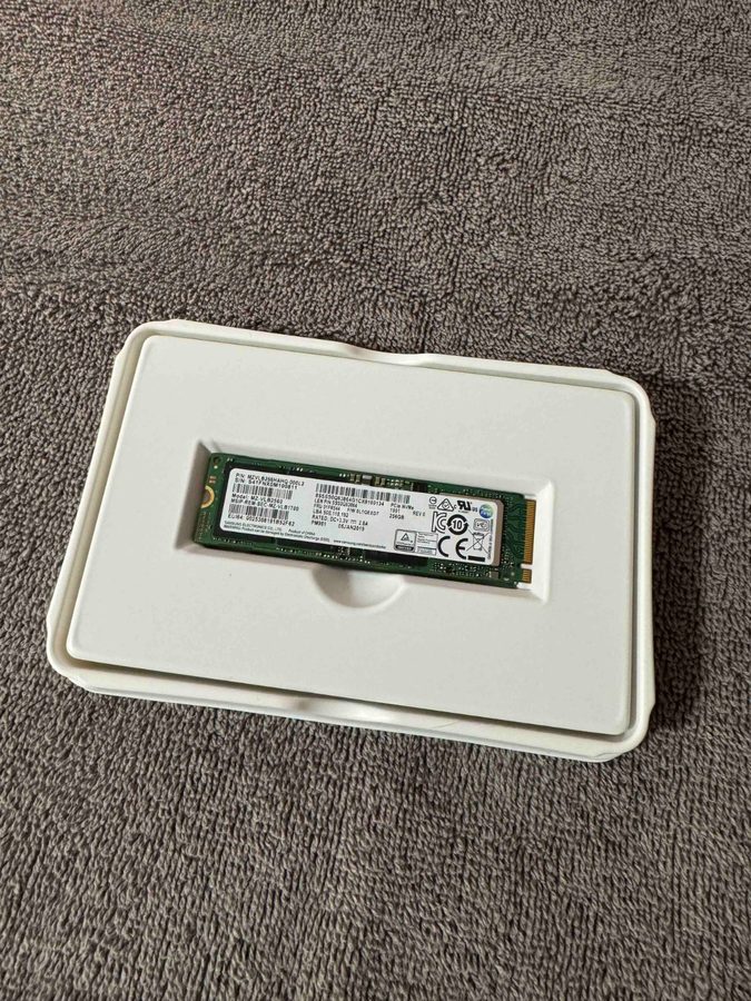 SSD-накопитель Samsung PM981 256GB MZ-VLB2560 M.2 2280 NVMe Solid State Drive SS