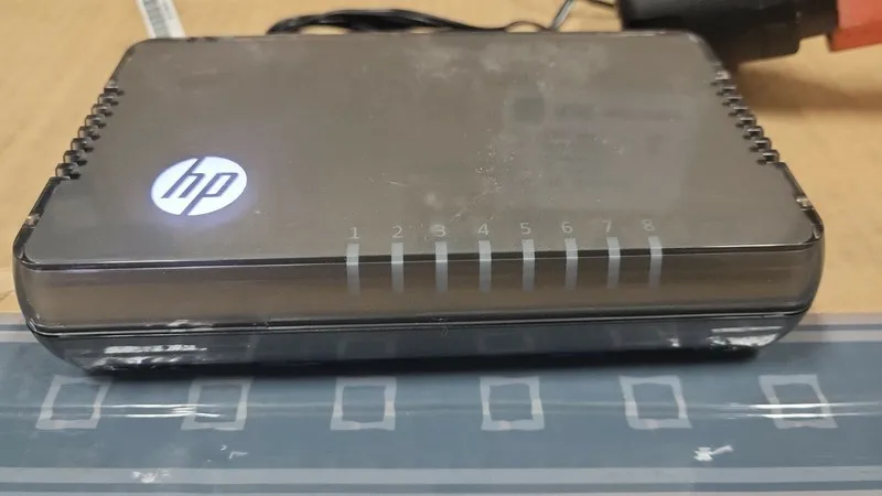 Коммутатор HP HPE OfficeConnect RSVLC-1100 J9791A Networking 5-Port Ethernet Swi — фото лота 1